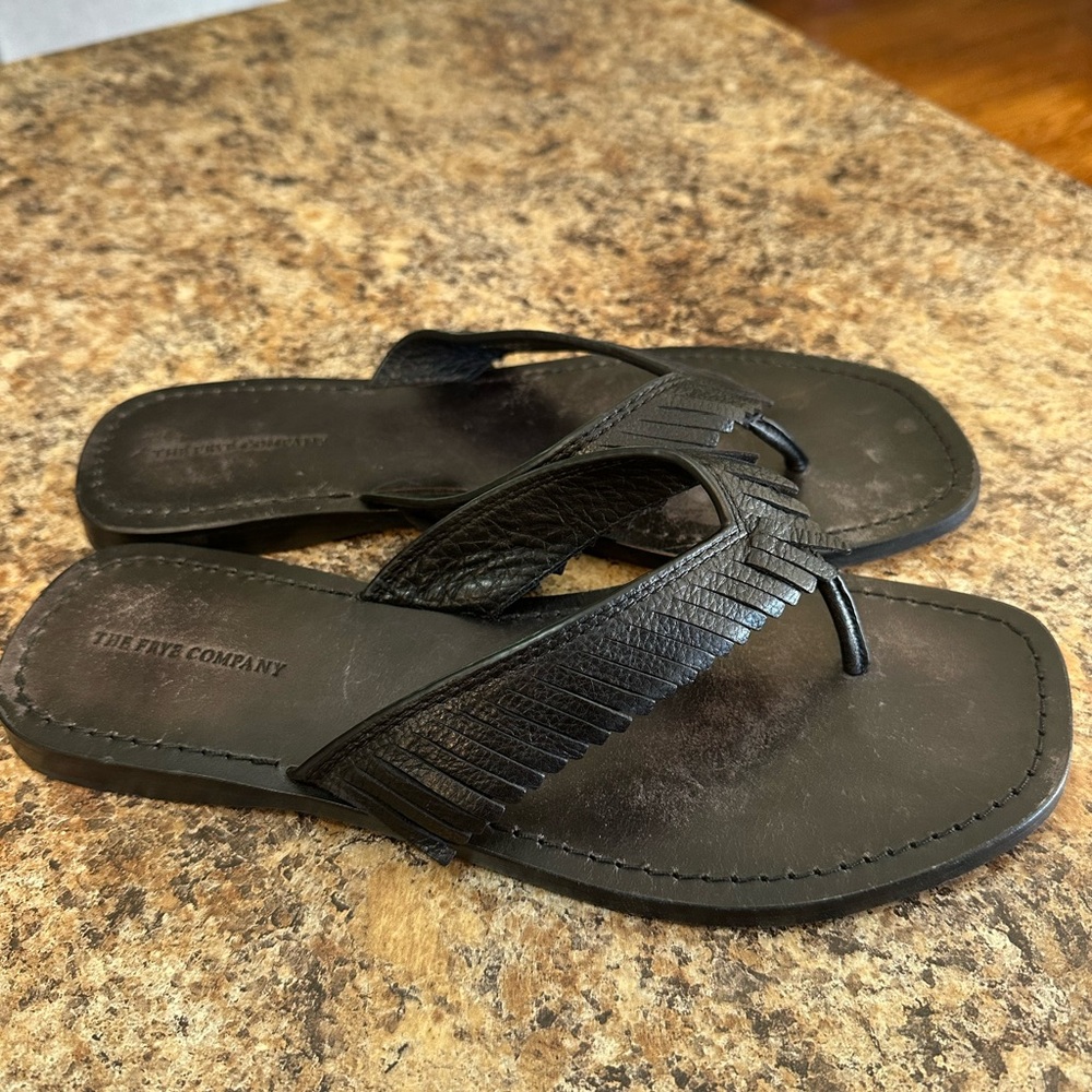 FRYE LEATHER FRINGE FLIP FLOPS WOMENS 8.5 rare find